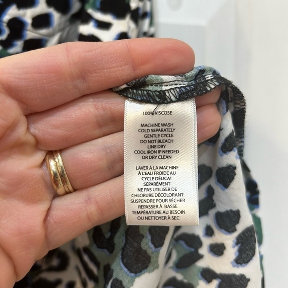 NWT Beach Lunch Lounge Janera Animal Print Top Size M Button Down Front Knot - Picture 7 of 8